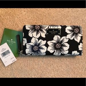 New! Kate Spade ♠️ Neda Blake Avenue Floral Wallet